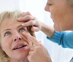 eye disease symptoms