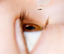 The Right Way to Use Eye Drops