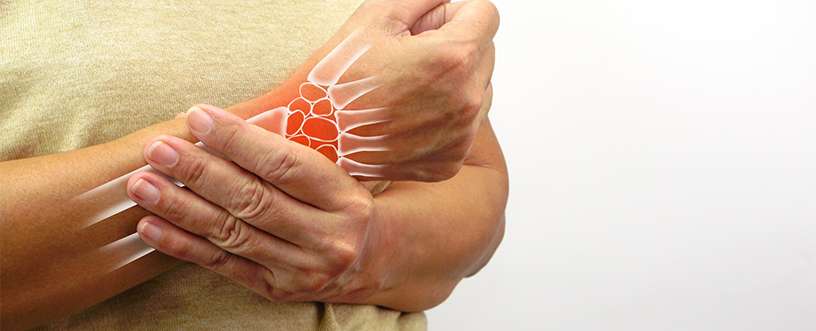 Early symptoms of rheumatoid arthritis, showing joint inflammation and pain in the wrist, highlighting potential signs for timely diagnosis and treatment.