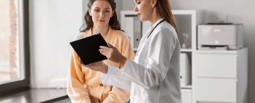 Doctor discussing hcg levels with the women​
