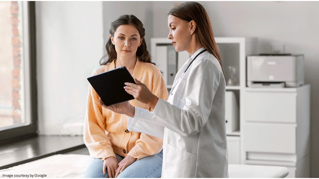 Doctor discussing hcg levels with the women​