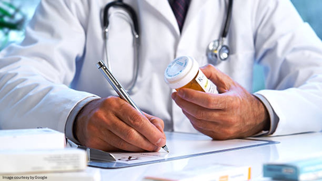Doctor suggesting azithromycin medication​