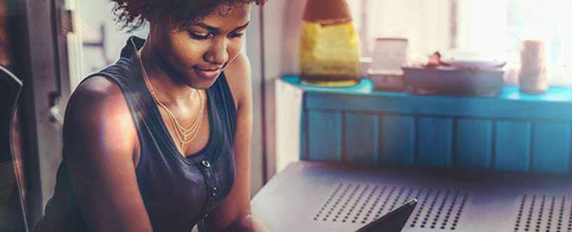 Girl in front of a laptop